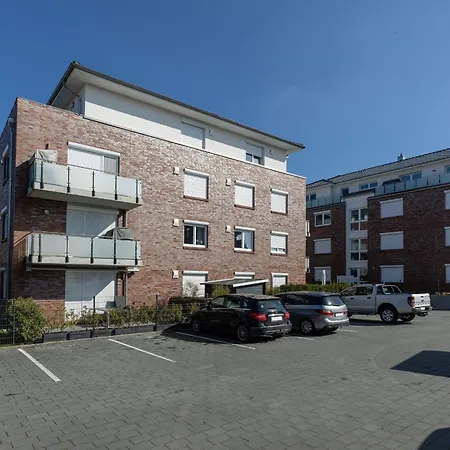 Brenkenhagener Weg 8-10 1 *