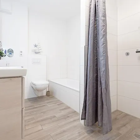 Brenkenhagener Weg 8-10 1 Apartment *