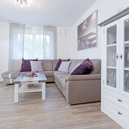 Brenkenhagener Weg 8-10 1 Apartment *