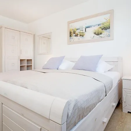 Apartment Brenkenhagener Weg 8-10 1 *