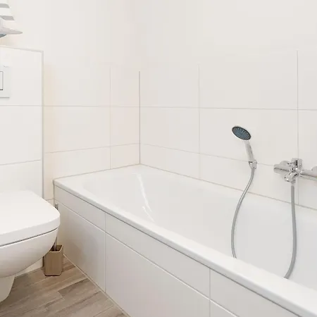 Brenkenhagener Weg 8-10 1 *