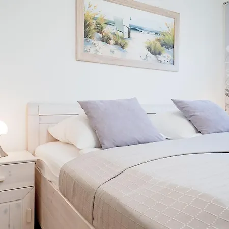 Brenkenhagener Weg 8-10 1 *