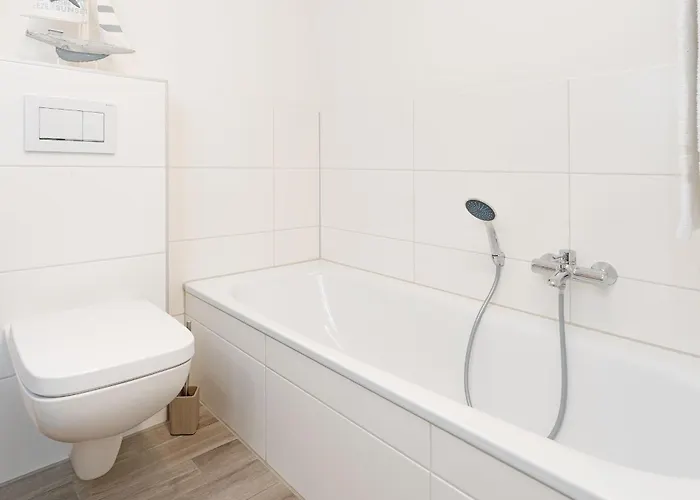 Brenkenhagener Weg 8-10 1 *