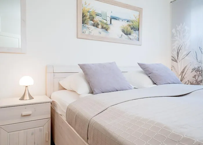 Brenkenhagener Weg 8-10 1 *